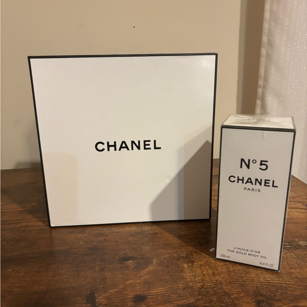PERFECT GIFT - CHANEL No5 Shimmering Gold Body Oil - L'HUILE D'OR. Brand new.